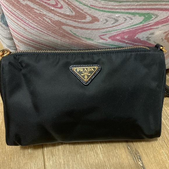 ❌SOLD❌AUTH PRADA NYLON WRISTLET/POUCH - Picture 7 of 8